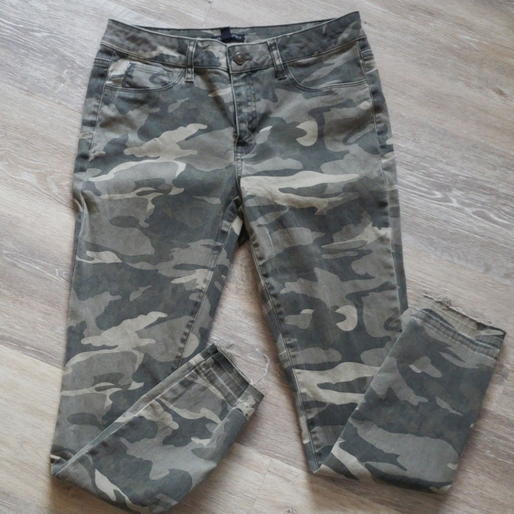 Signature Studio Camo chino slim pant sz 8